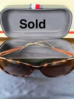 Tommy Hilfiger Tortoiseshell Cat Eye Sunglasses with Gold Bridge TH 1647/S